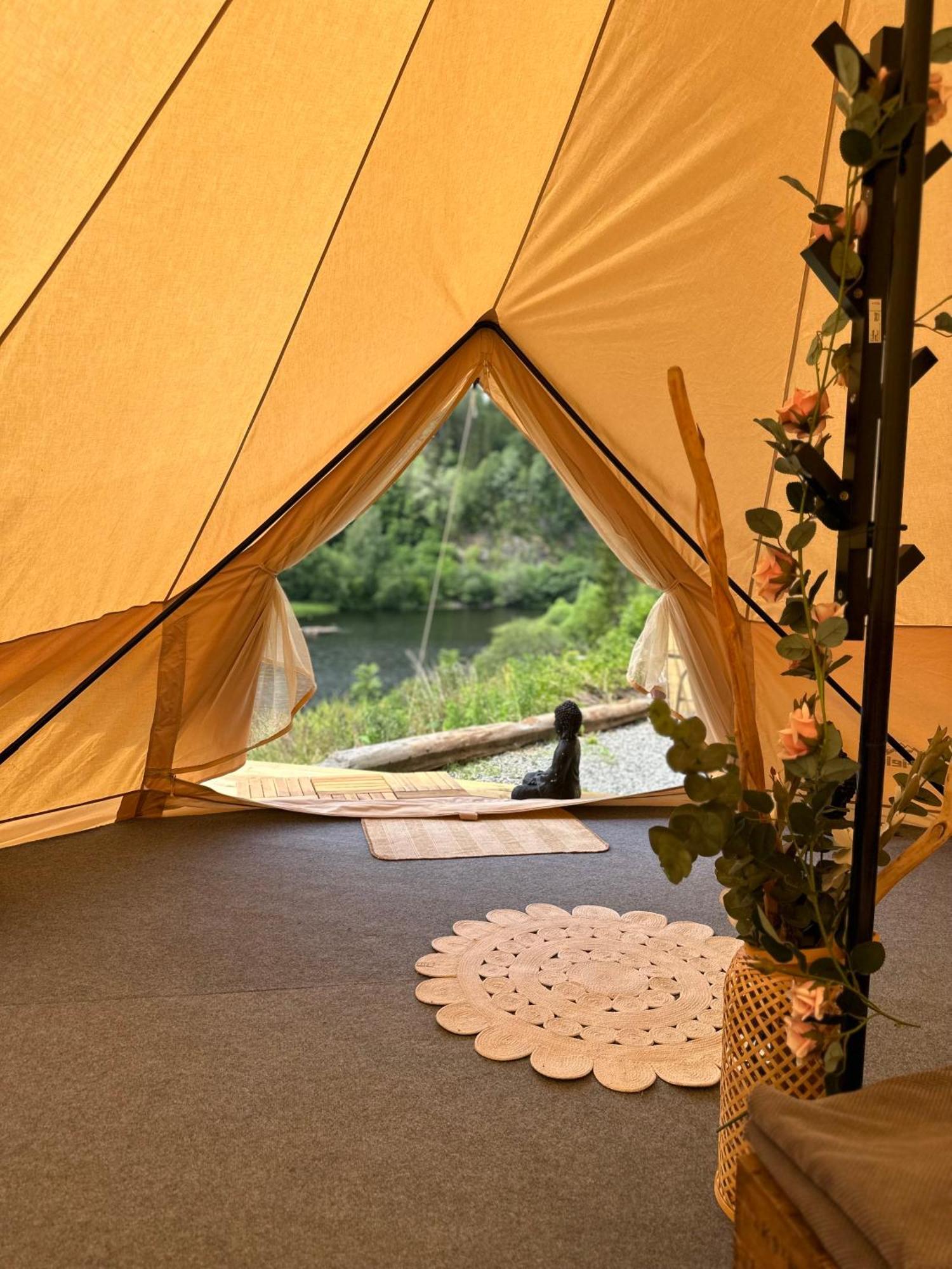 Glamping On Idyllic Lake, Paddle Boards & Rowboat Porsgrunn Eksteriør billede